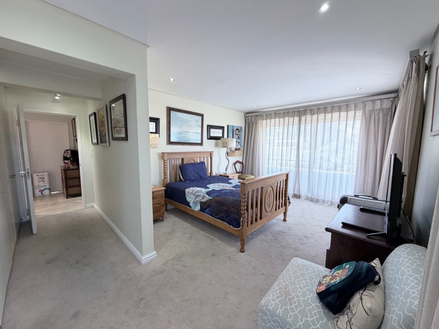 7 Bedroom Property for Sale in Bloubergstrand Western Cape